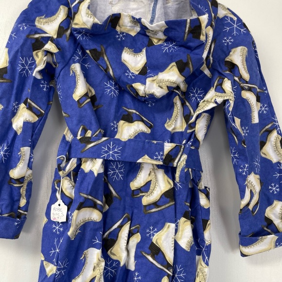 Girls Flannel Ice Skate Themed Lightweight Robe with Hood, size Small - Picture 2 of 4